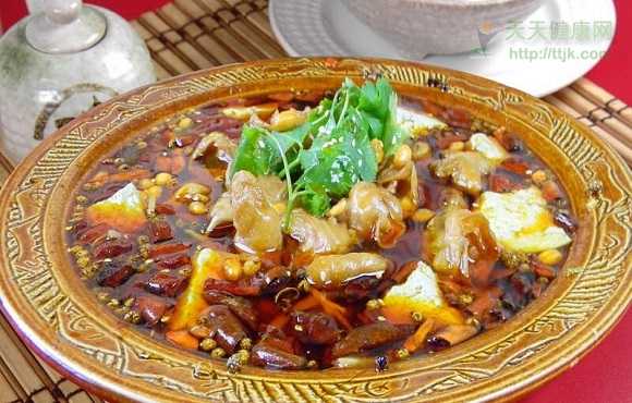 豆腐肥肠 肥肠炖豆腐不只是一清二白
